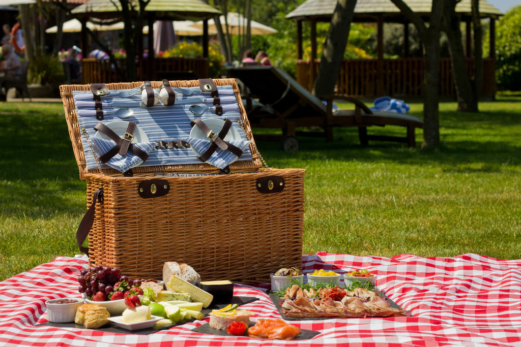 The Farmhouse Hotel And Restaurant Saint Saviour Съоръжения снимка