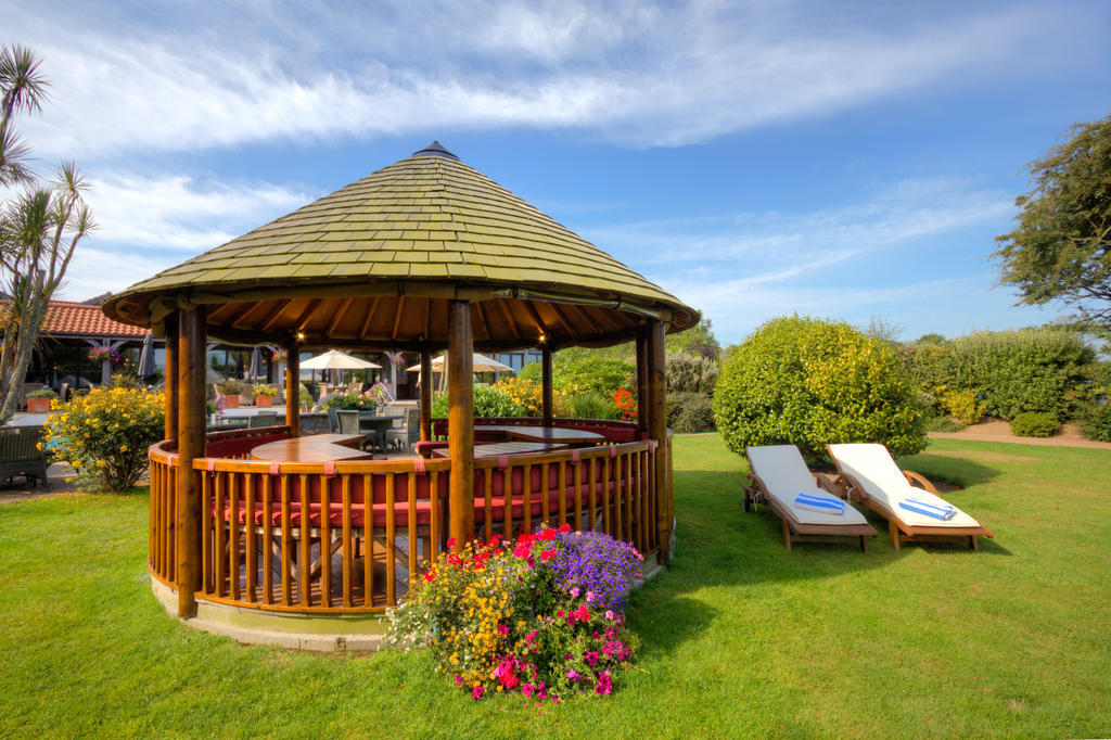 The Farmhouse Hotel And Restaurant Saint Saviour Съоръжения снимка