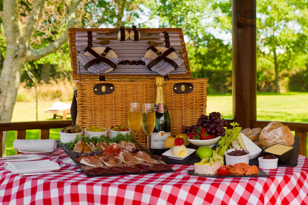 The Farmhouse Hotel And Restaurant Saint Saviour Съоръжения снимка