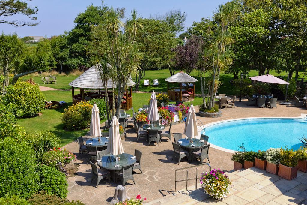 The Farmhouse Hotel And Restaurant Saint Saviour Съоръжения снимка
